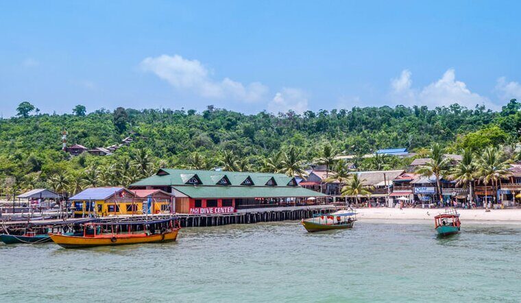 Kinh nghiệm du lịch Koh Rong - con đường nhộn nhịp nhất Koh Toch